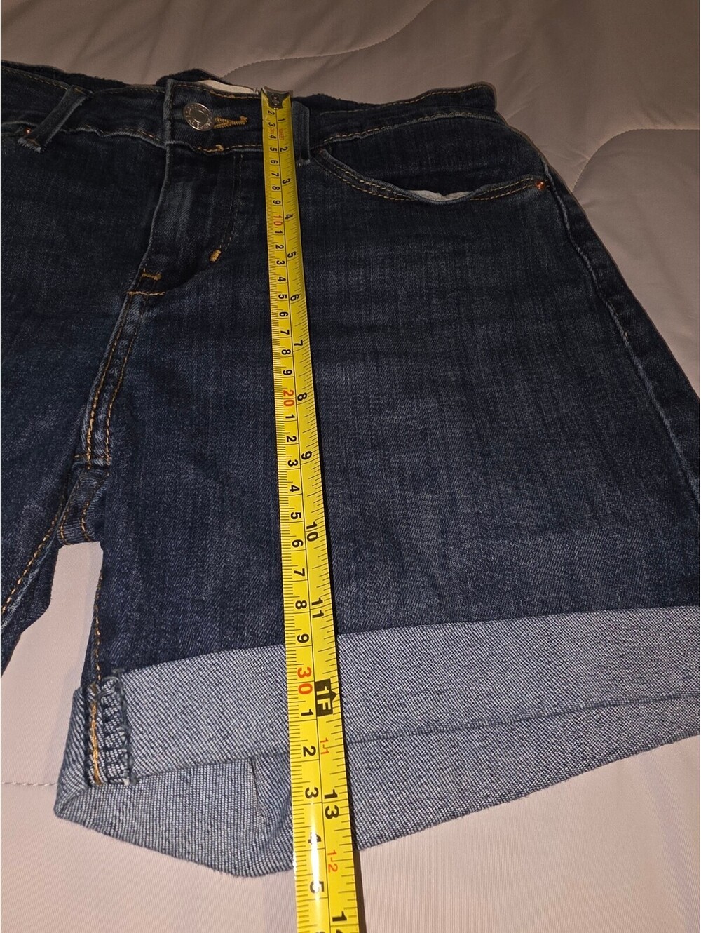 Levi's signature Women's Cuffed Denim Shorts - Size 2 - Picture 3 of 9